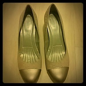 Easy Spirit tan and gold high heels